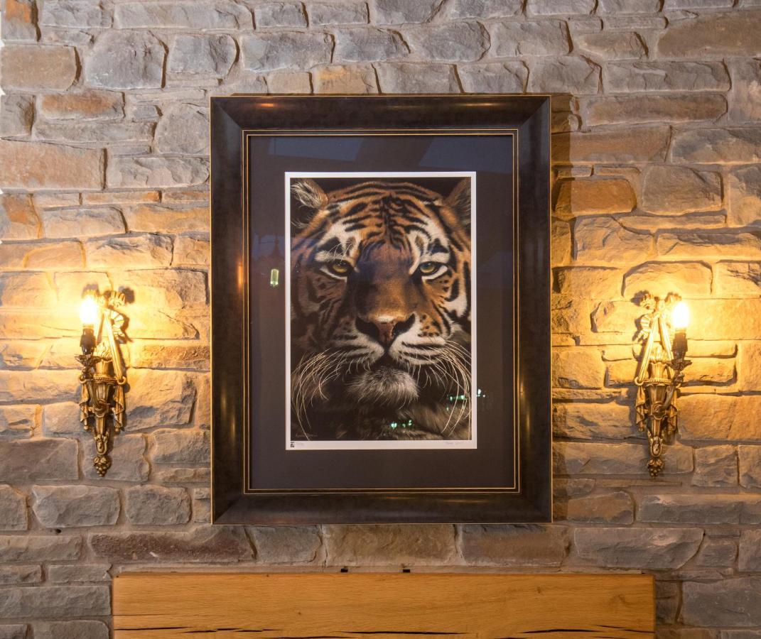 The Tiger Inn Мертир-Тидвилл Экстерьер фото