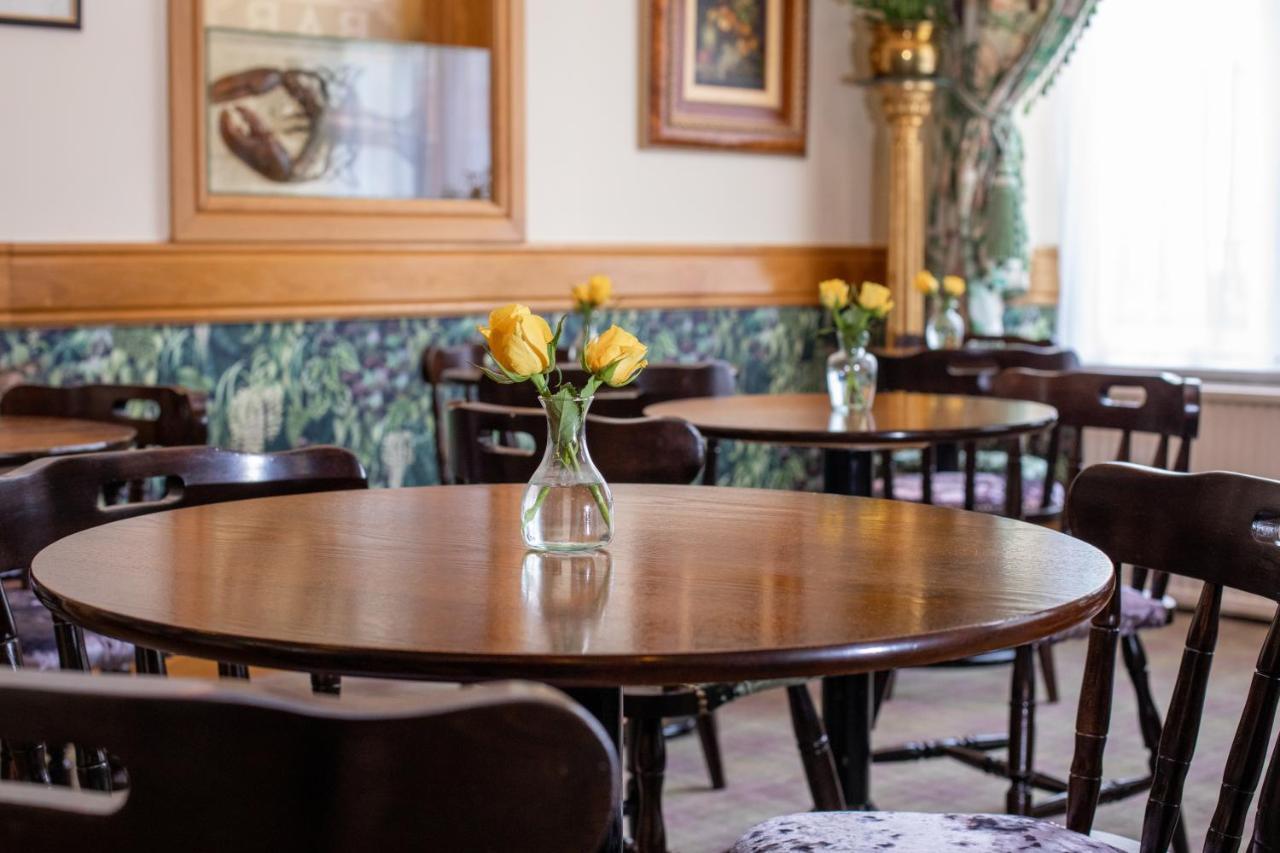 The Tiger Inn Мертир-Тидвилл Экстерьер фото